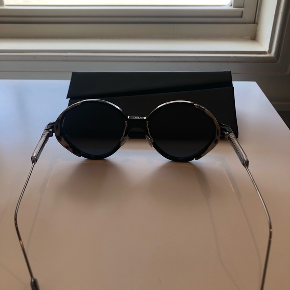 Authentic DIOR umbrage luxury sunglasses - Picture 4 of 6